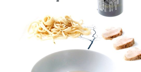 Медовая свинина с лапшой рамен