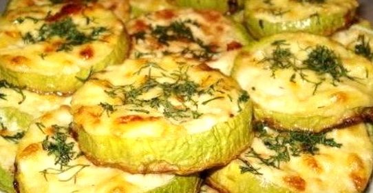 Кабачки, запеченные со сметаной и чесноком