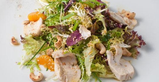 Салат с куриным филе и мандарином