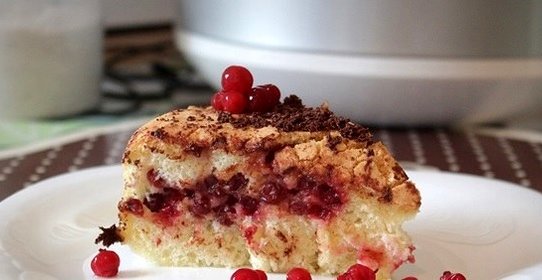 Пирог с брусникой в мультиварке