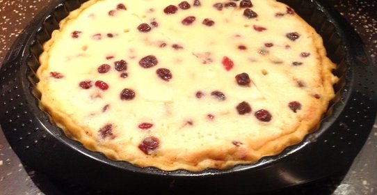 Клафутти с грушами и сушеной вишней