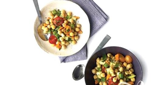 Салат из бараньего гороха, помидоров и моркови