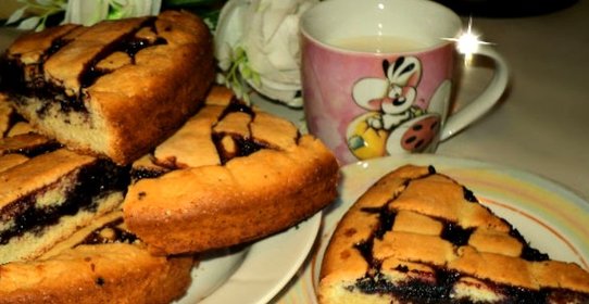 Пирог с черничным джемом