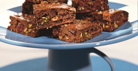 Шоколадные бисквиты с клюквой и фисташками