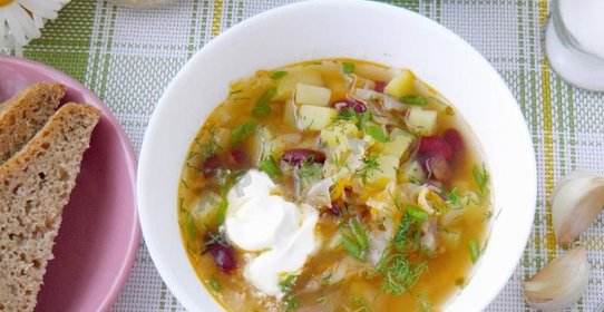 Постные щи с фасолью консервированной и капустой