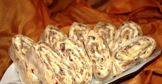 Рулет из лаваша с сайрой