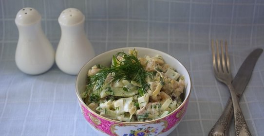 Салат с черносливом и огурцом