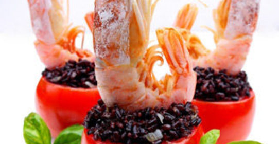 Помидоры, фаршированные чёрным рисом, цукини и креветками