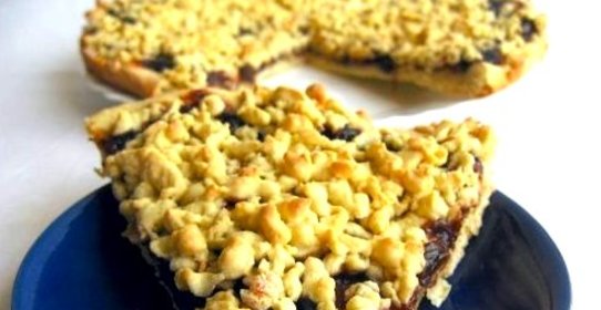 Пирог со сливовым вареньем