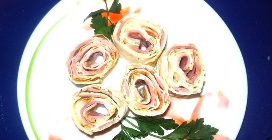 Рулет из лаваша с ветчиной