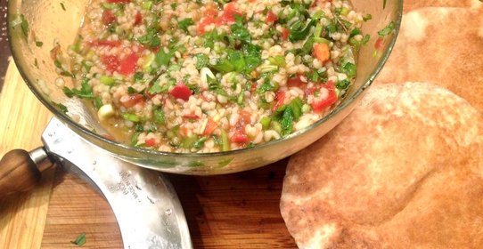 Традиционное табуле с кинзой