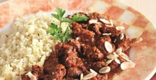 Баранина, тушенная с миндалем