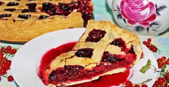 Пирог с черешней