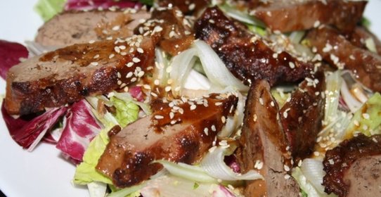 Салат Фьюжн-фантазия с печенью индейки