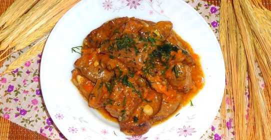 Тушеная печень в сметане