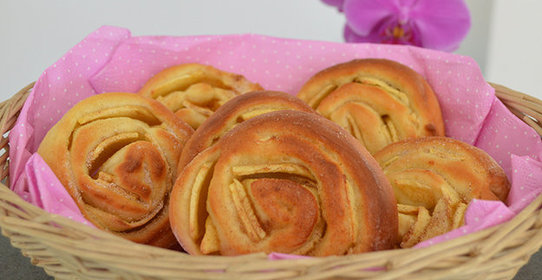 Рулетики с яблоком