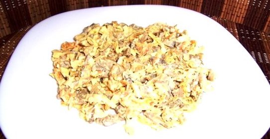 Салат с печенью и фасолью