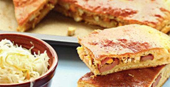 Пирог с капустой и копчеными сосисками