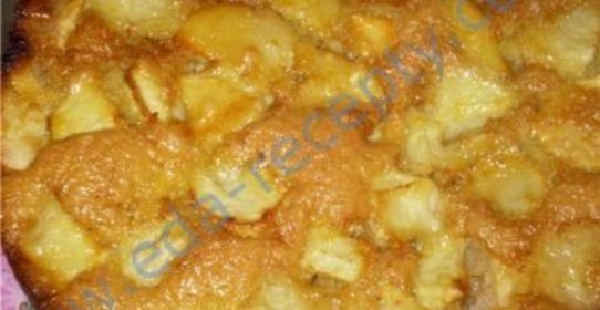Простая шарлотка с яблоками