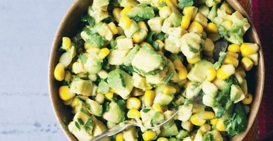 Салат с кукурузой и авокадо