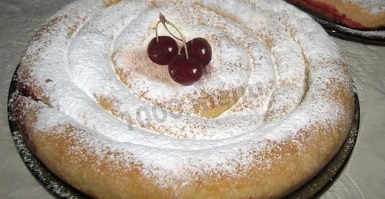 Пирог Улитка с вишней