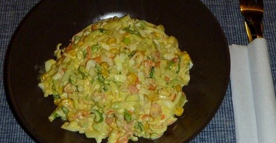 Салат с креветками и крабовыми палочками