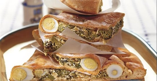 Кальцоне с брокколи и перепелиными яйцами