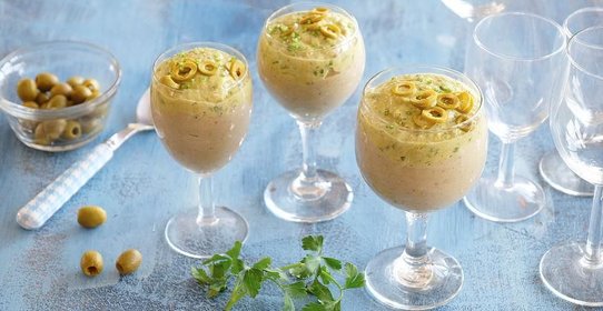 Закуска из баклажанов с айоли и оливковым кремом