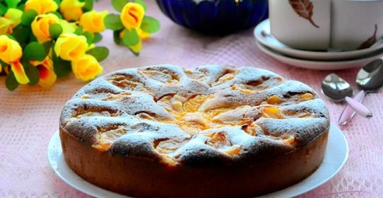 Шарлотка с мандаринами на кефире