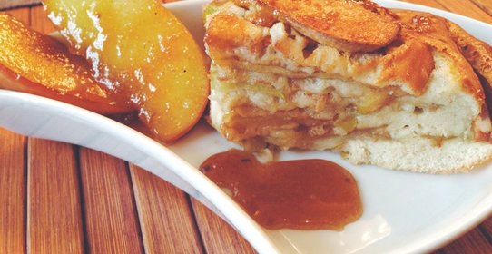 Яблочный пирог с карамелизированными яблоками
