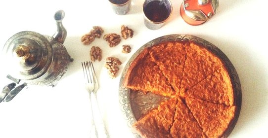 Постный морковный пирог с грецкими орехами