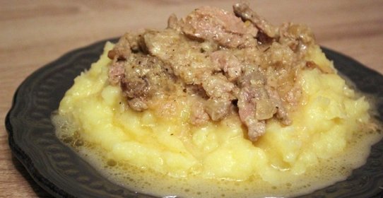 Очень вкусная свинина в сметанно - луковом соусе