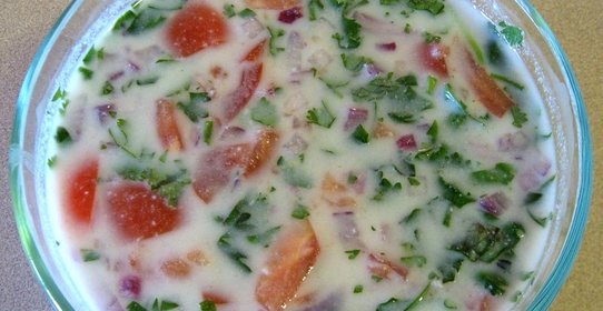 Райта с кресс-слататом и помидорами