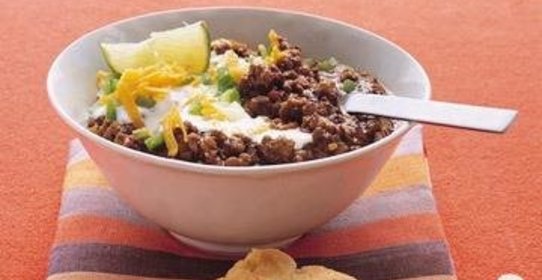 Говядина с беконом и пряностями