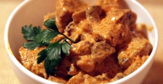 Гуляш с грибами и мясом