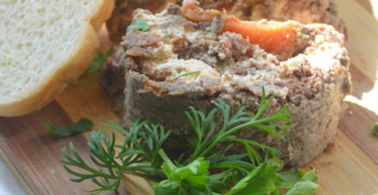 Рулет из куриной печени с сыром