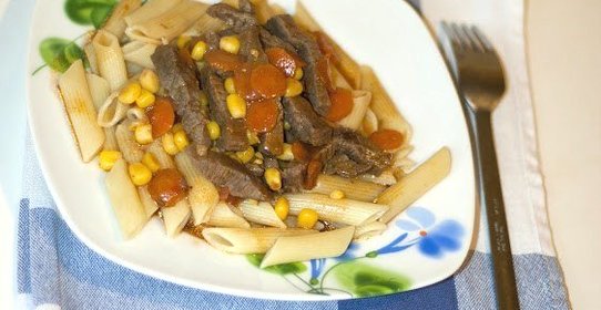 Говядина с морковью и кукурузой