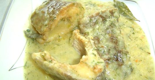 Линь в сметанном соусе