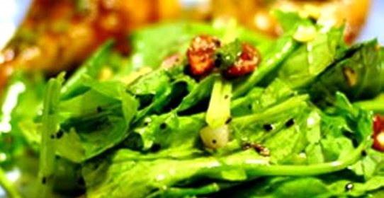 Салат Джемми из шпината и клюквы