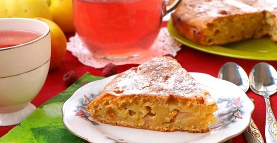 Быстрый пирог с яблоками на кефире