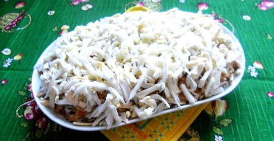 Салат с копченой горбушей