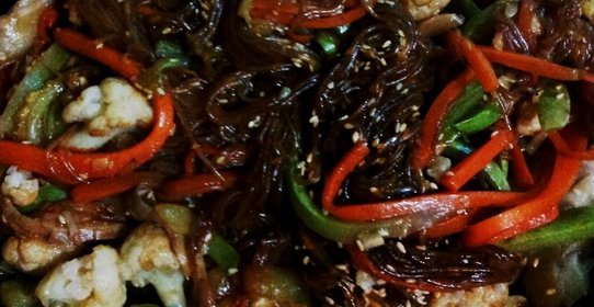 Бобовая вермишель лонгкоу с кабачками и морковью