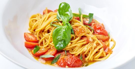 Тальолини с томатами даттерини и базиликом