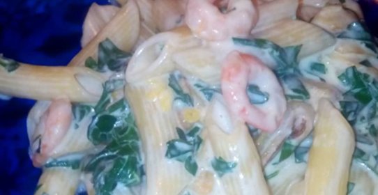 Паста с кабачком, петрушкой и креветками