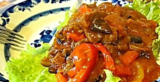 Говядина с баклажанами и помидорами