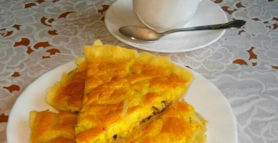 Луковый пирог с яично-сметанной заливкой