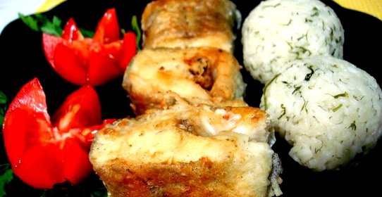 Хек жареный с рисовыми шариками