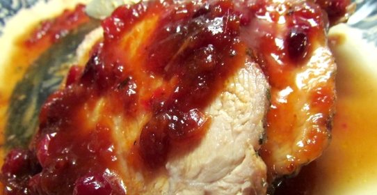 Свинина в брусничном соусе