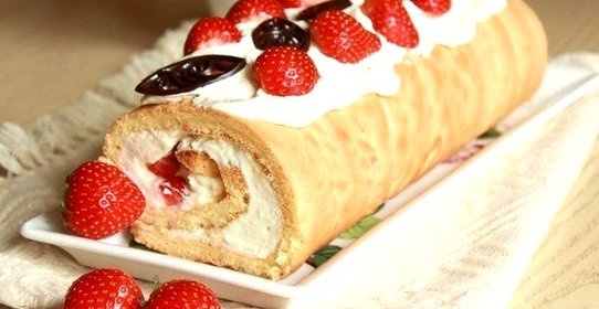 Рулет «Клубника со сливками»