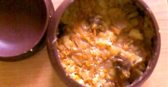 Квашеная капуста с грибами в горшочках